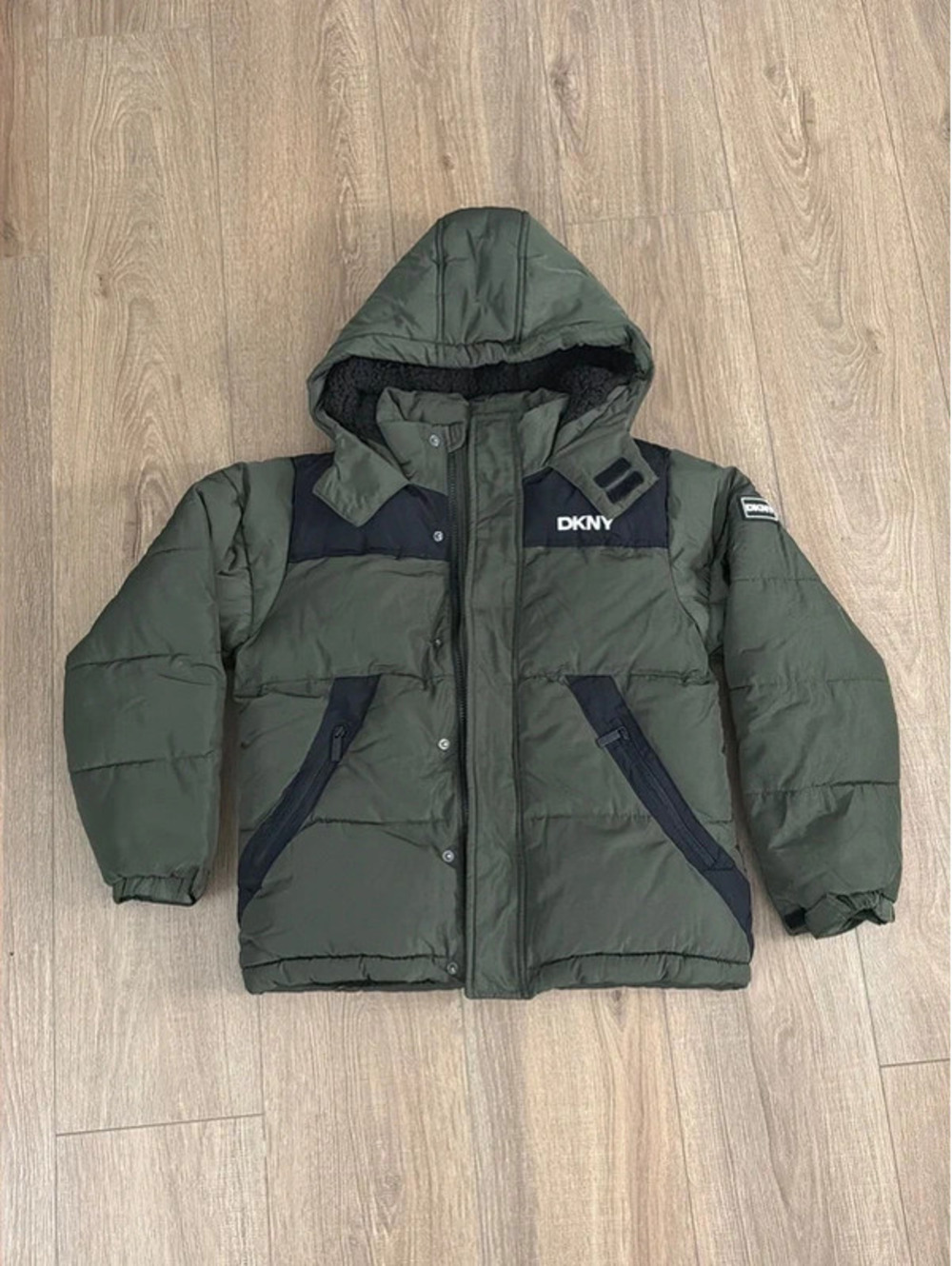 DKNY Boys Hooded Puffer Jacket Olive Green & Black Size M (10/12)